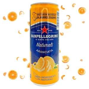 Puszka napoju Sanpellegrino Aranciata 330 ml – włoski napój gazowany z sokiem z pomarańczy.